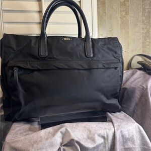 Tumi Dara Voyager carry all Black Briefcase‎